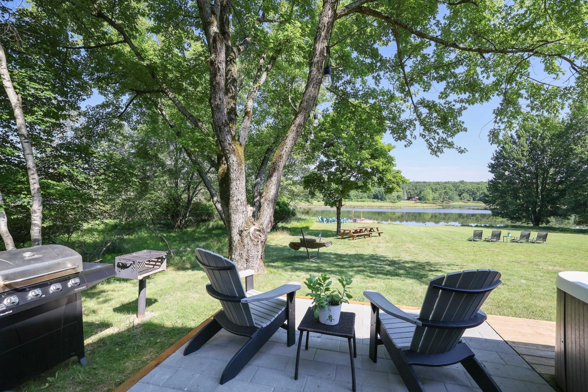 Poconos Brand New Lakefront Oasis 1 Acre, Hottub Gameroom Firepits Talk About Privacy Albrightsville Extérieur photo