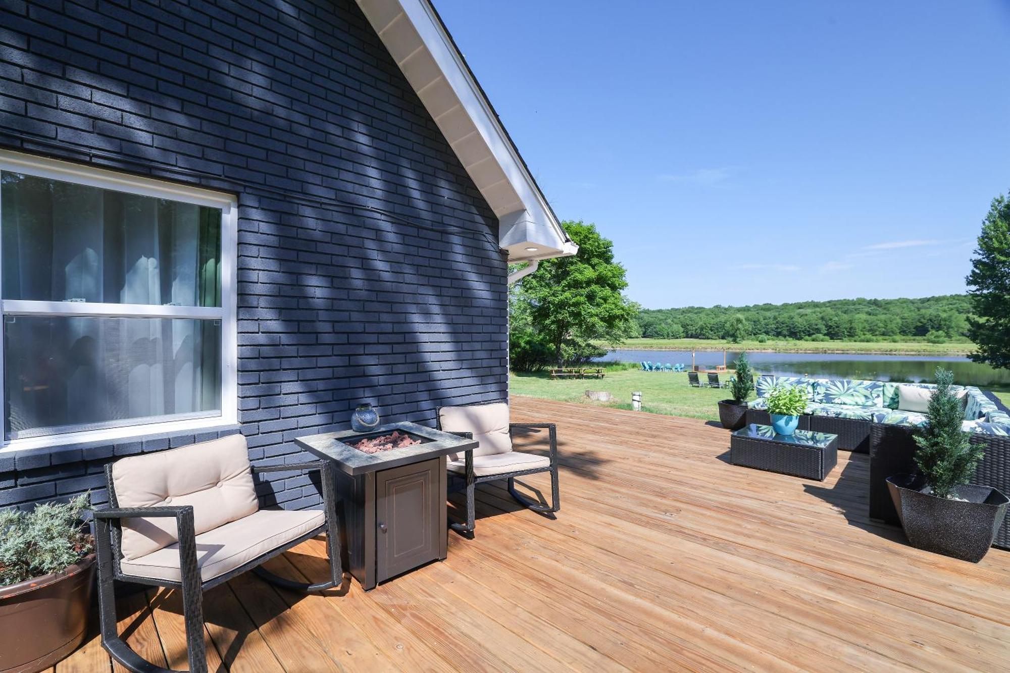 Poconos Brand New Lakefront Oasis 1 Acre, Hottub Gameroom Firepits Talk About Privacy Albrightsville Extérieur photo