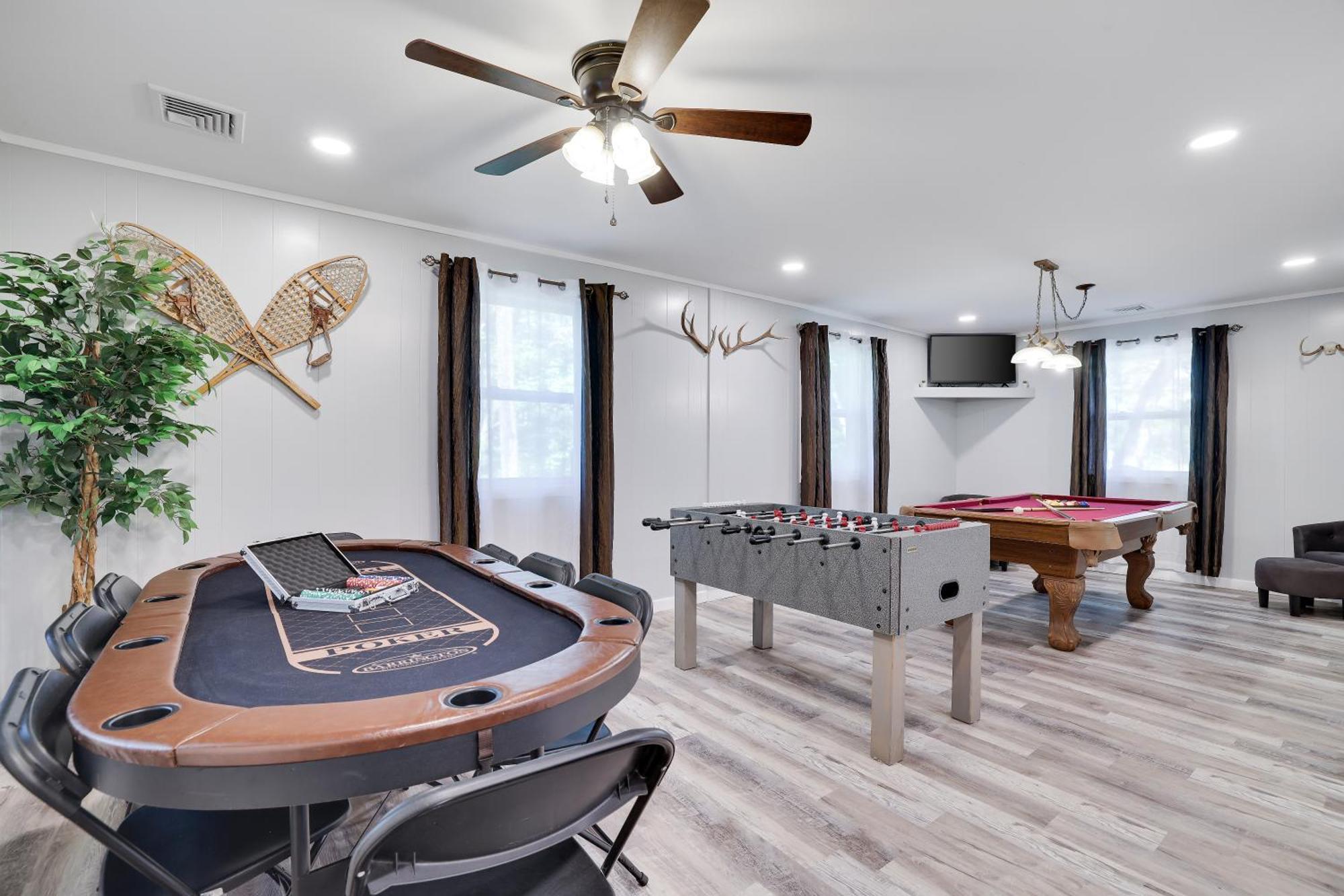 Poconos Brand New Lakefront Oasis 1 Acre, Hottub Gameroom Firepits Talk About Privacy Albrightsville Extérieur photo