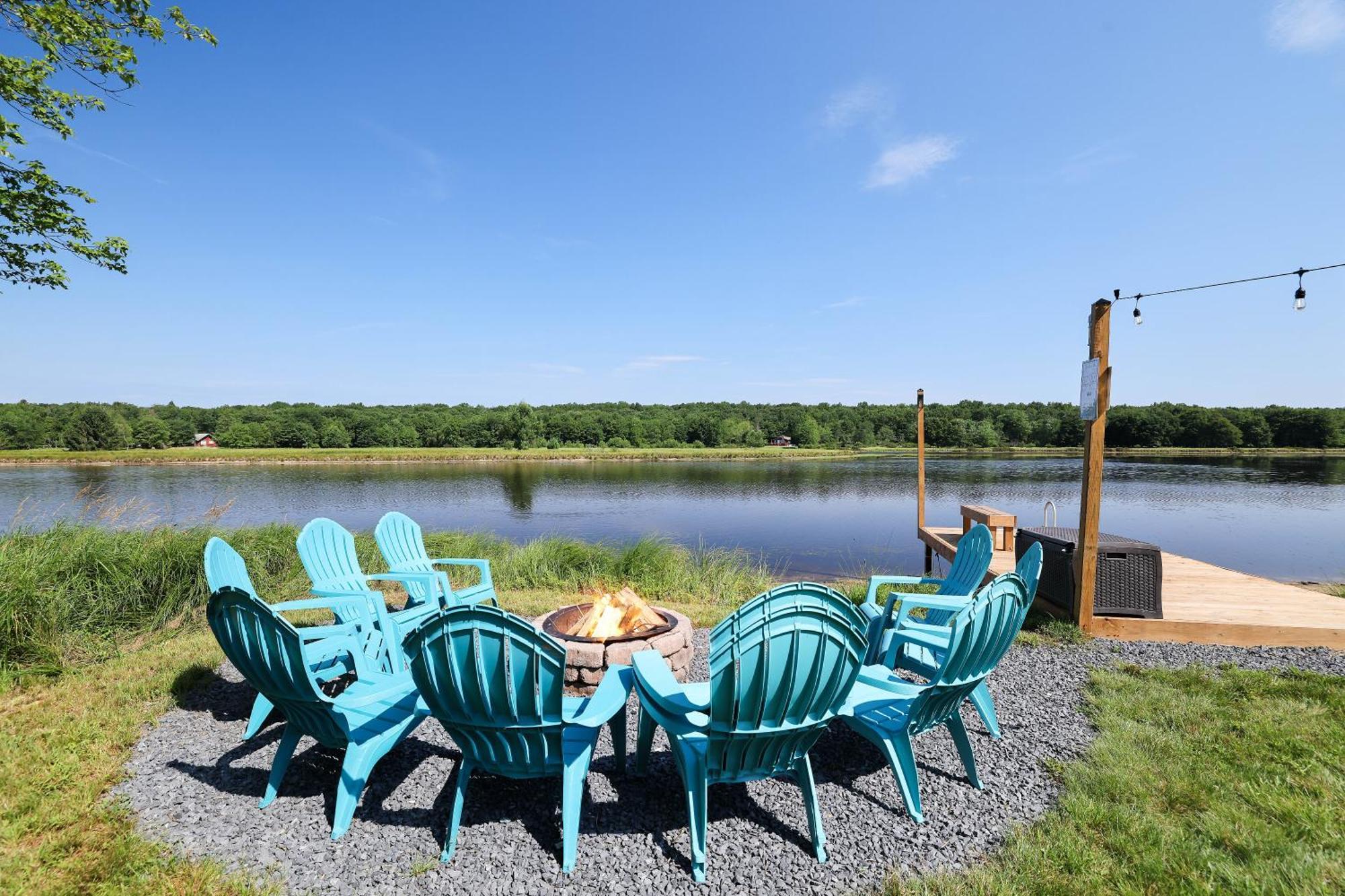 Poconos Brand New Lakefront Oasis 1 Acre, Hottub Gameroom Firepits Talk About Privacy Albrightsville Extérieur photo