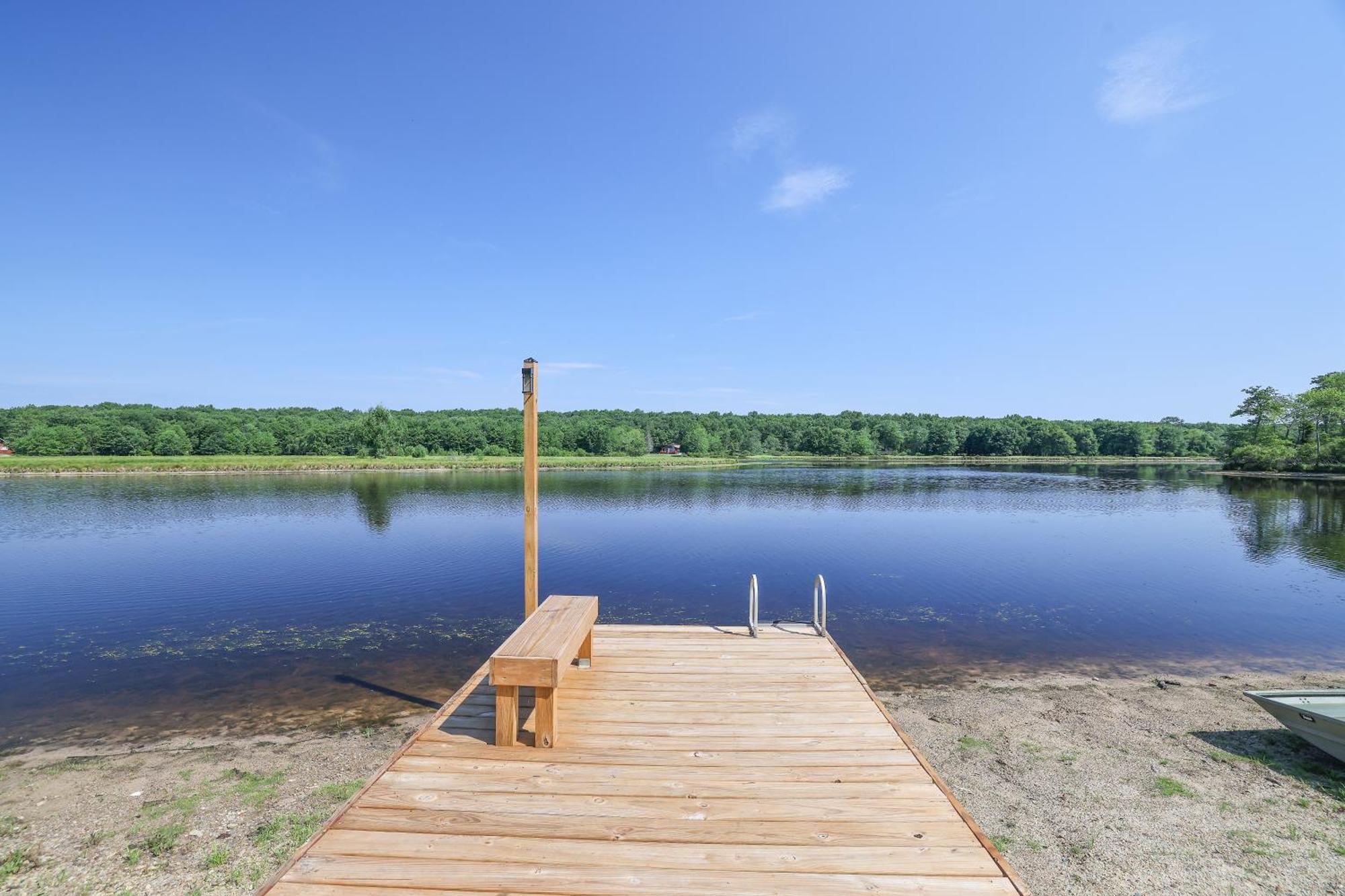 Poconos Brand New Lakefront Oasis 1 Acre, Hottub Gameroom Firepits Talk About Privacy Albrightsville Extérieur photo